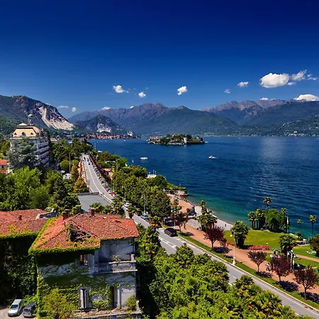 Red House: Beachfront Terrace & Private - Happy Baveno