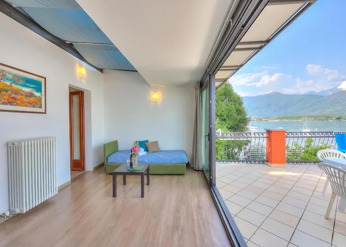 Red House Terrace Private - Happy * بافينو